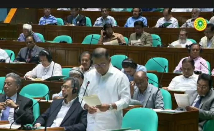 উড্ডয়ন বন্ধ বা পৃথক রানওয়ে নয়, বিদ্যমান সুবিধার সর্বোত্তম ব্যবহারেই জোর : সংসদে প্রধানমন্ত্রী